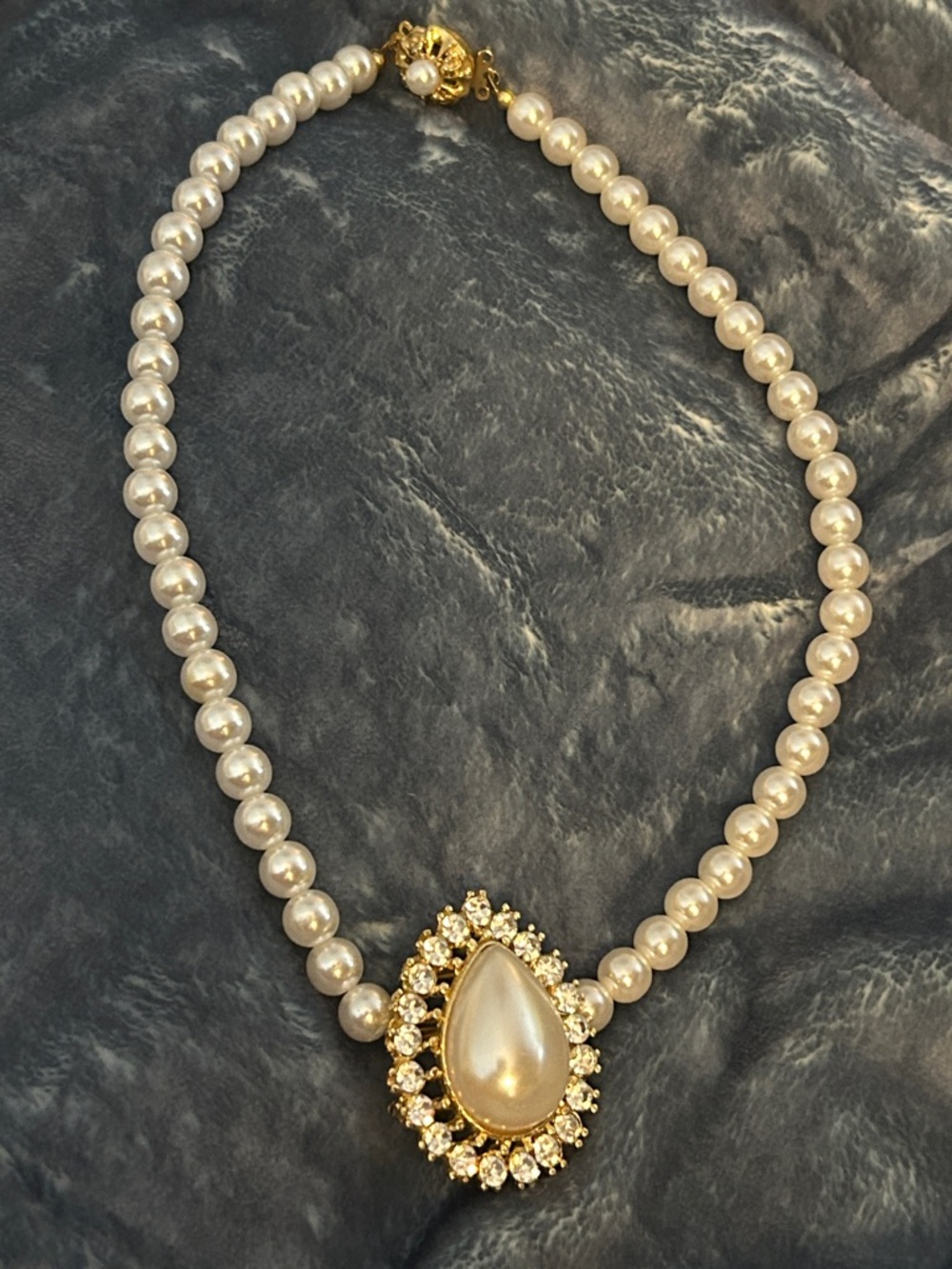 Pearl Necklace with Teardrop Pearl Pendant and Gold Accents